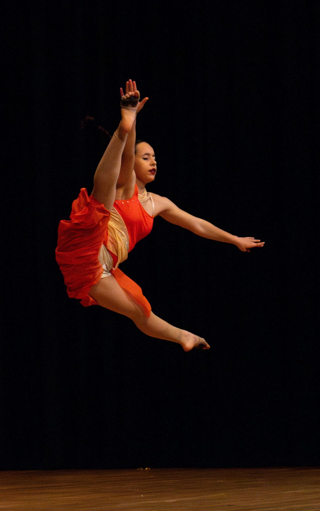 Jazz Dance Tänzerin im Sprung projectDANCE Reutlingen